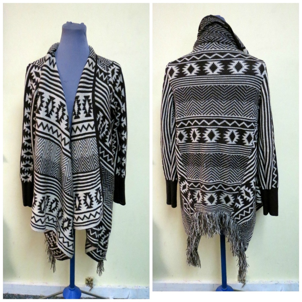 Southwest style Maurices Sweater Shawl Wrap size L